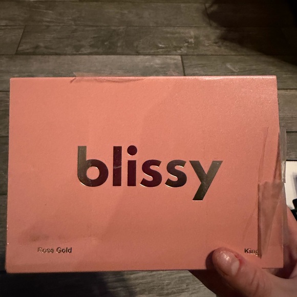 NIB Blissy Silk Pillowcase - 100% Pure Mulberry Silk (Rose Gold, King) - Picture 2 of 3